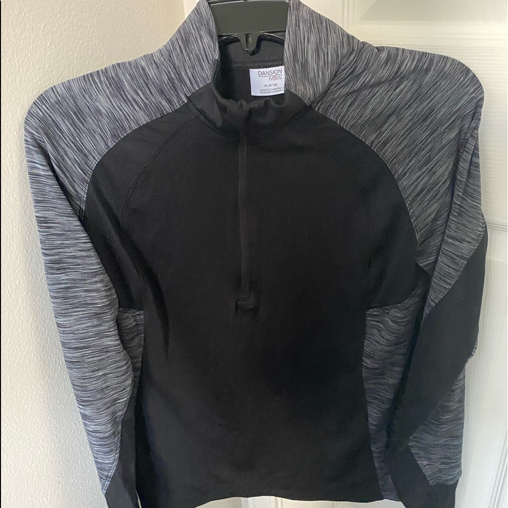 Women’s athletic top, black, zipper